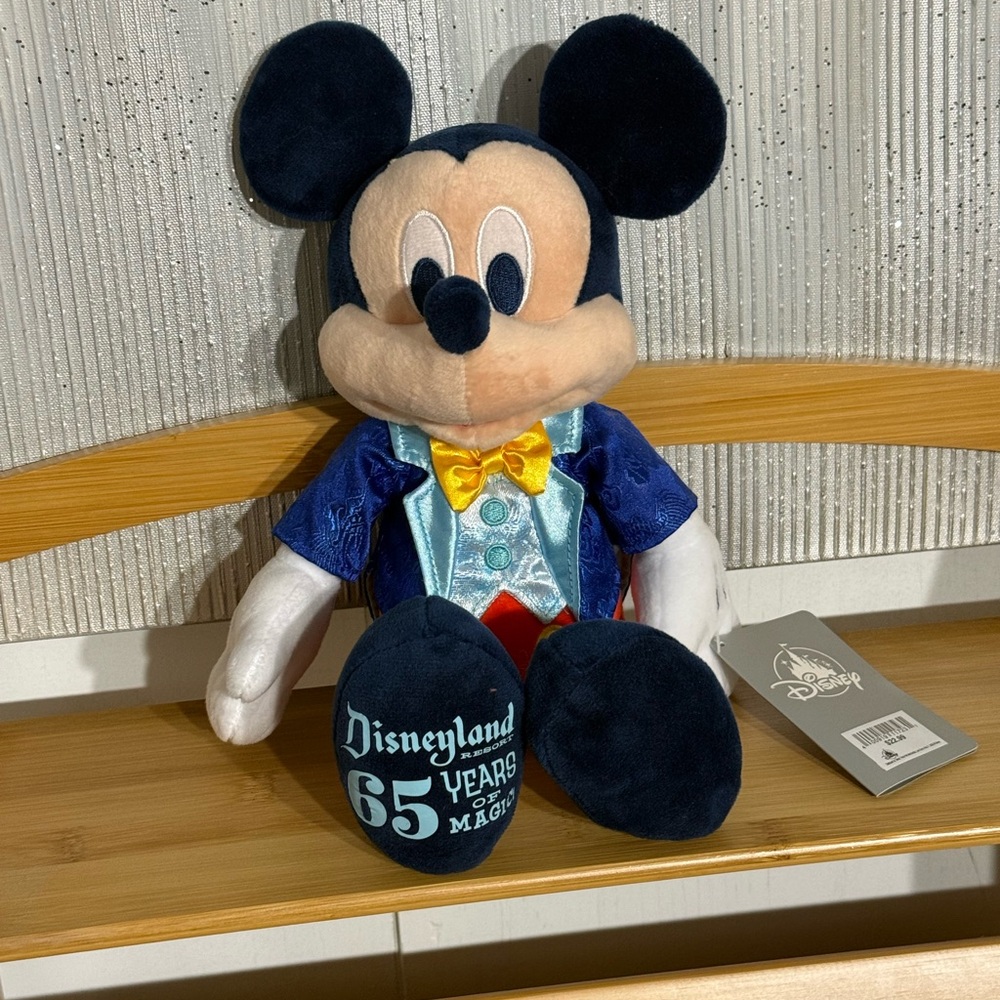 Disney Silver Logo Merchandise Hang Tag
